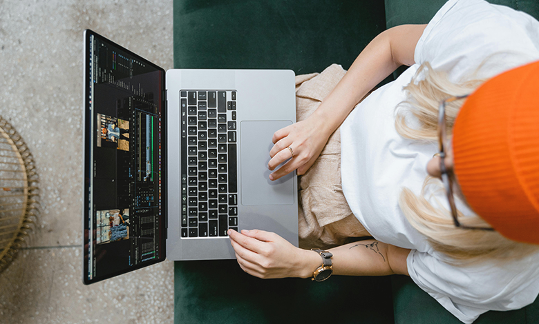 Freelance video editörlüğü yapmak.